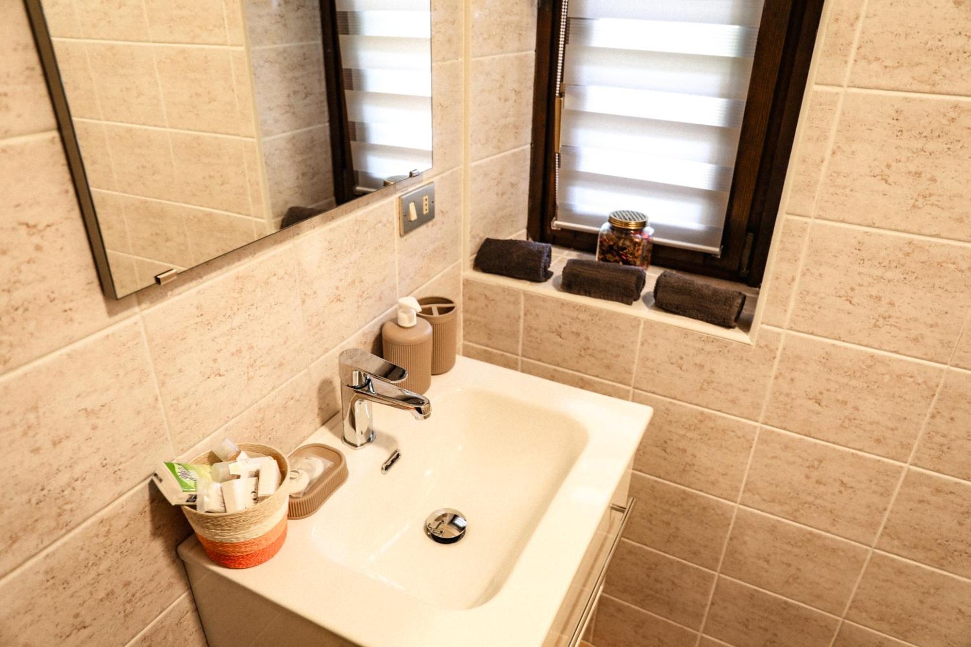 Vittoria Holiday House - Tulip Apartment And Tulip Room Stresa Exterior foto