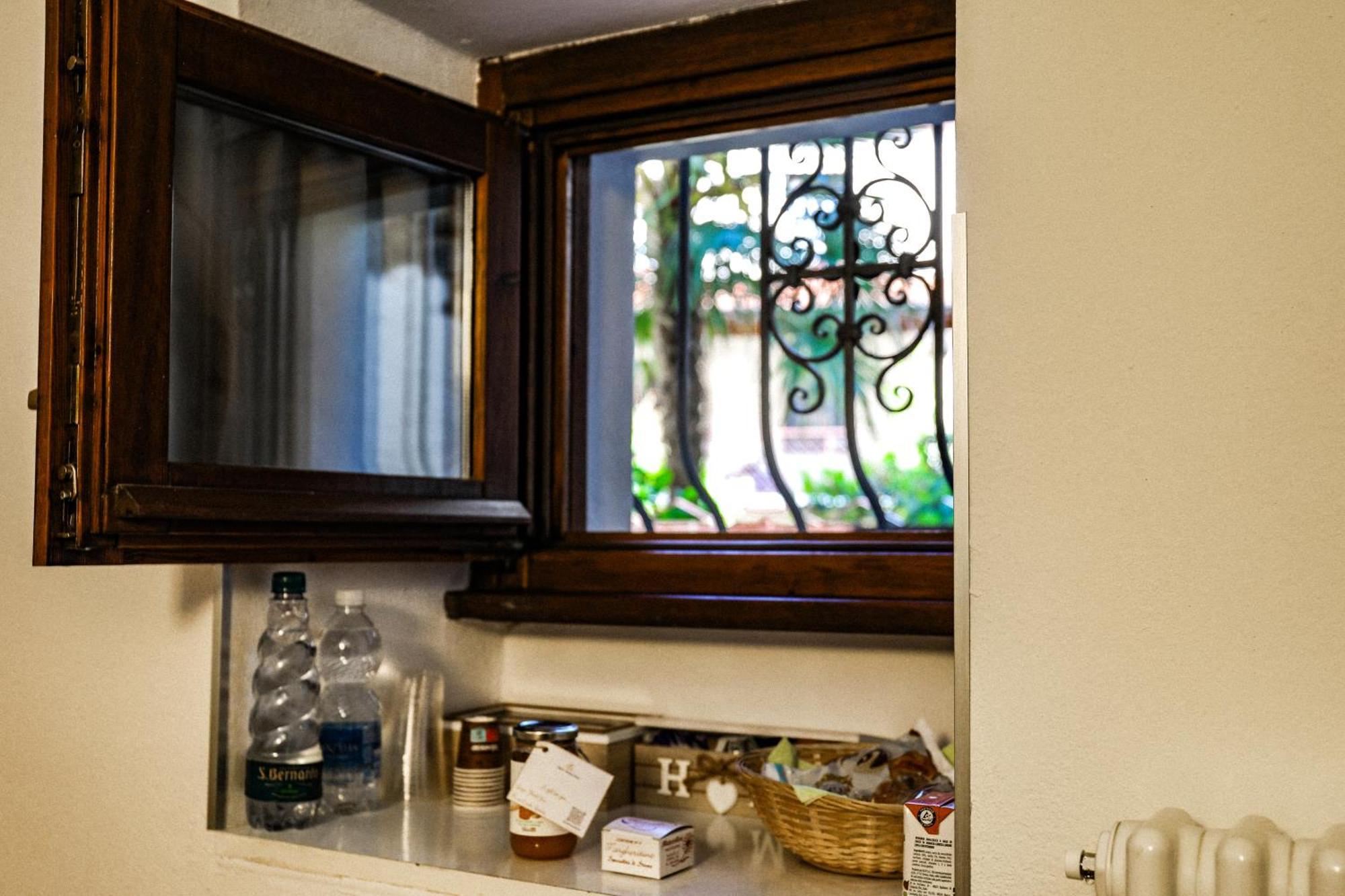 Vittoria Holiday House - Tulip Apartment And Tulip Room Stresa Exterior foto